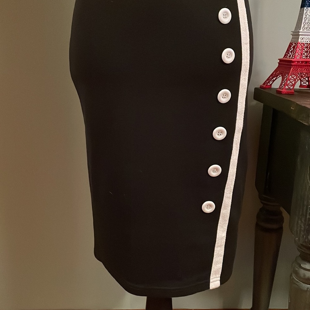 Nice-forever black form fitting dress, size medium. - Picture 6 of 16